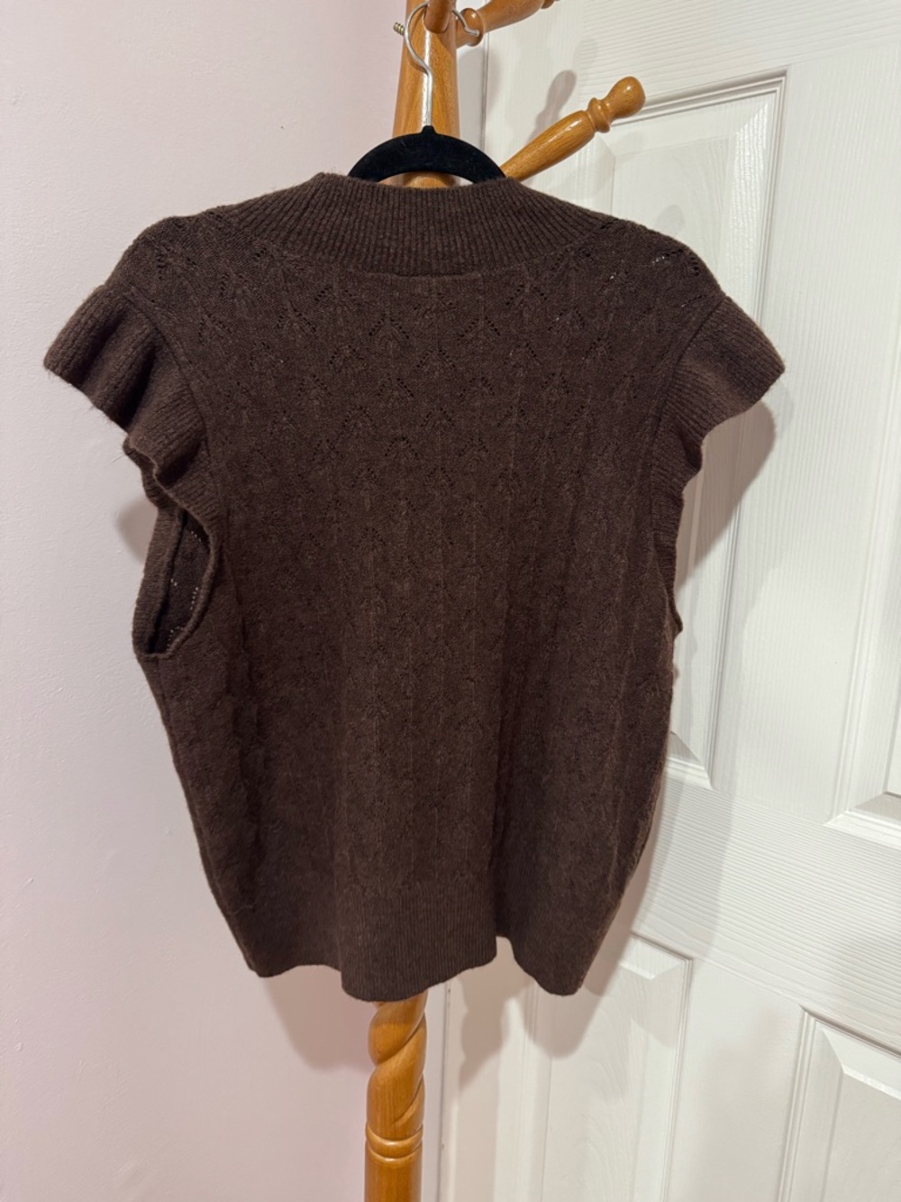 NWOT Ruffle Sleevless top - Picture 4 of 4